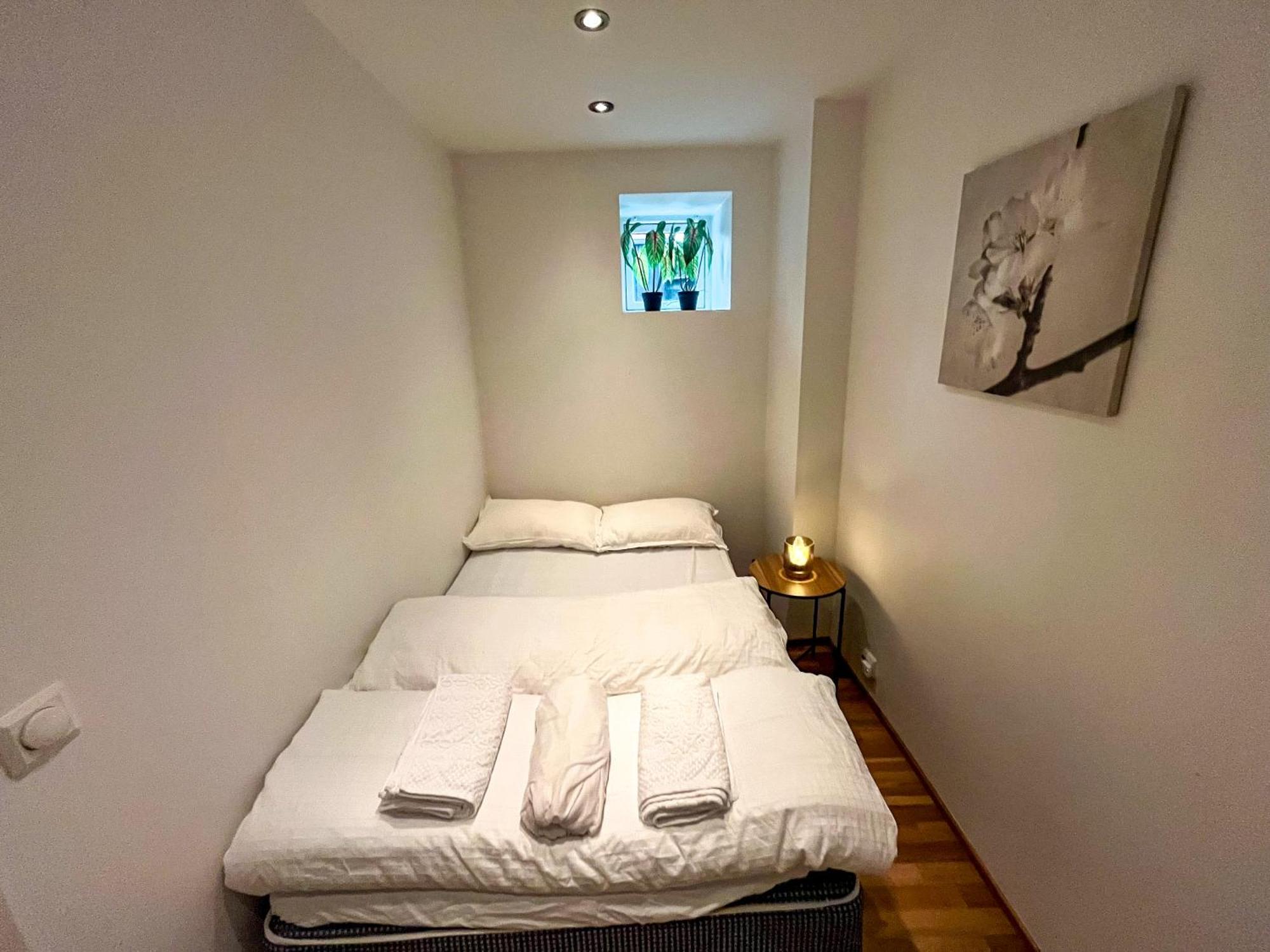 Two-Bedroom City Apartment With Fire Place, Free Parking And Fjordview Terrace - Calm And Central โอเลซุนด์ ภายนอก รูปภาพ